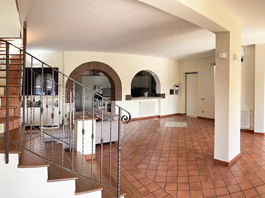 Immagine 12 di Villa in vendita  in Via Masseria Vecchia snc a Giugliano In Campania