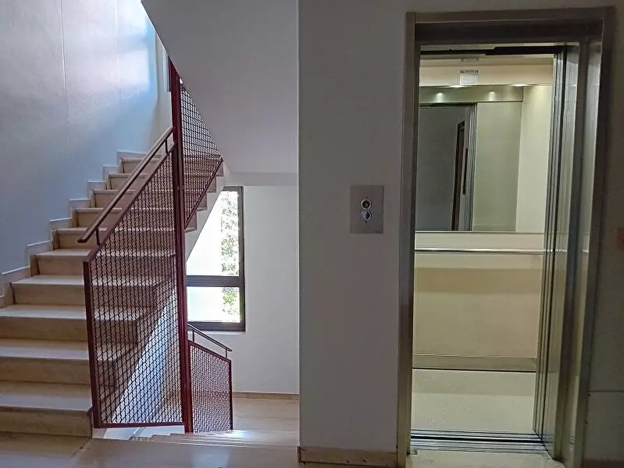 Immagine 21 di Appartamento in vendita  in via Gaetano Salvemni  5 a Milano