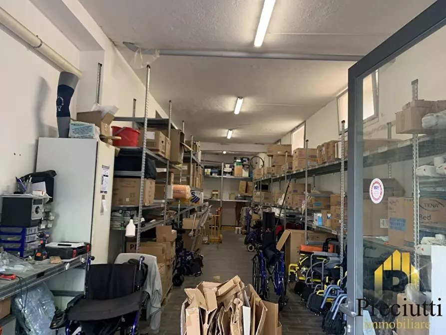 Immagine 7 di Magazzino in vendita  in VIA DI BRAVETTA 244 a Roma