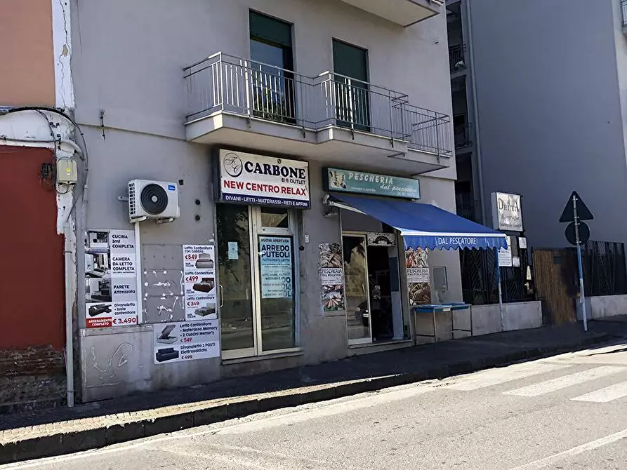 Immagine 15 di Locale commerciale in affitto  in Corso Nicola Terracciano 10 a Pozzuoli