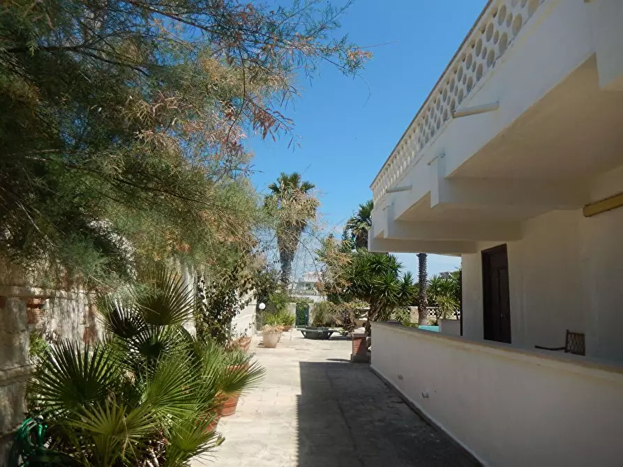 Immagine 7 di Villa in vendita  in via Bari km 788 a Giovinazzo