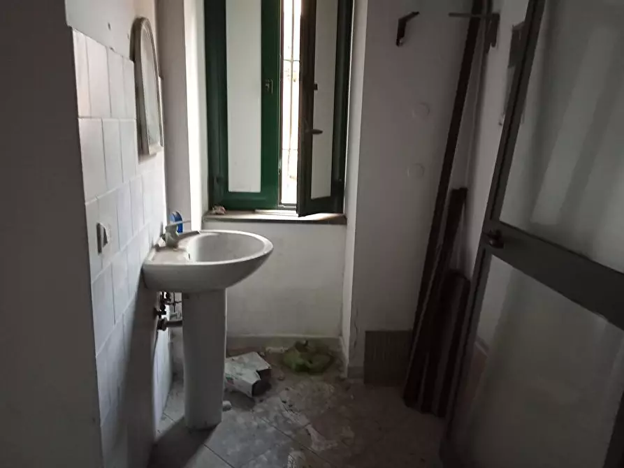 Immagine 2 di Locale commerciale in affitto  in Corso Umberto I 1 a Sarno