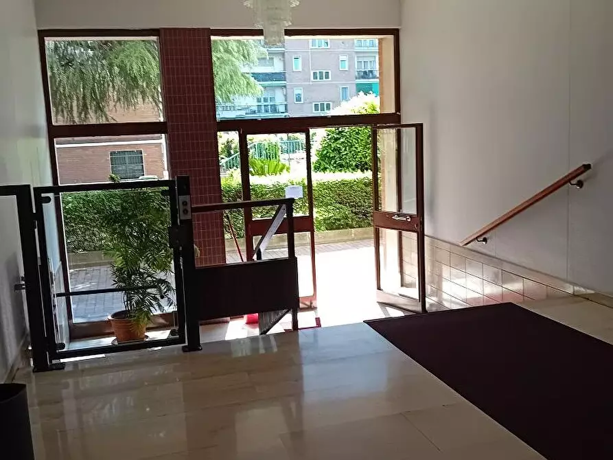 Immagine 20 di Appartamento in vendita  in via Gaetano Salvemni  5 a Milano