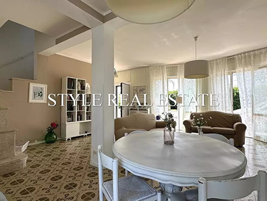 Immagine 15 di Villa in vendita  in Via Mar Tirreno 2 a Siracusa