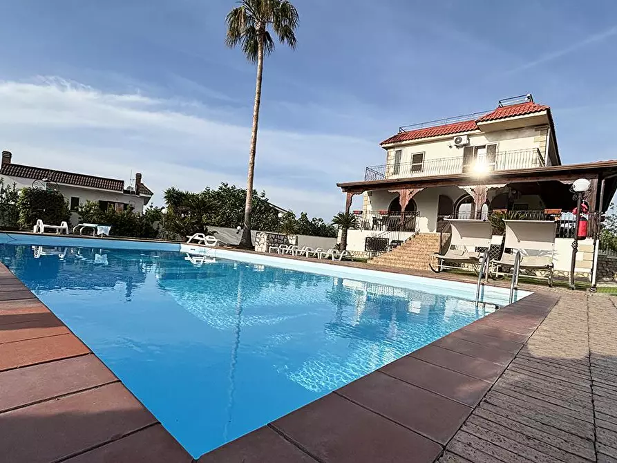 Immagine 52 di Villa in vendita  in Via Masseria Vecchia snc a Giugliano In Campania