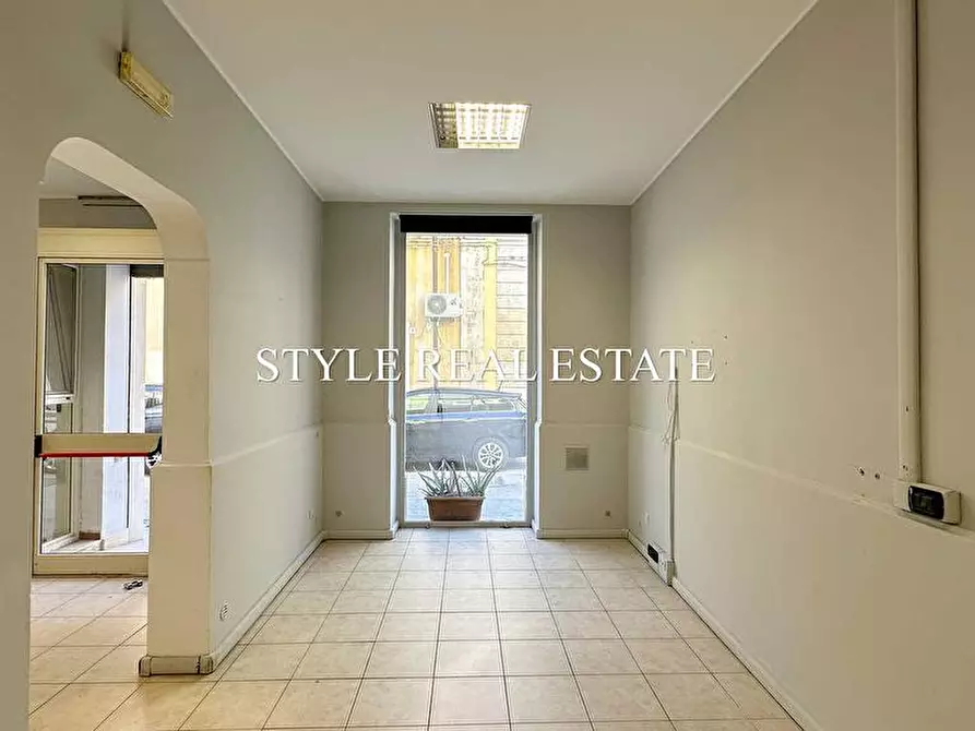 Immagine 36 di Locale commerciale in vendita  in Via Antioco 8/10/12 a Siracusa