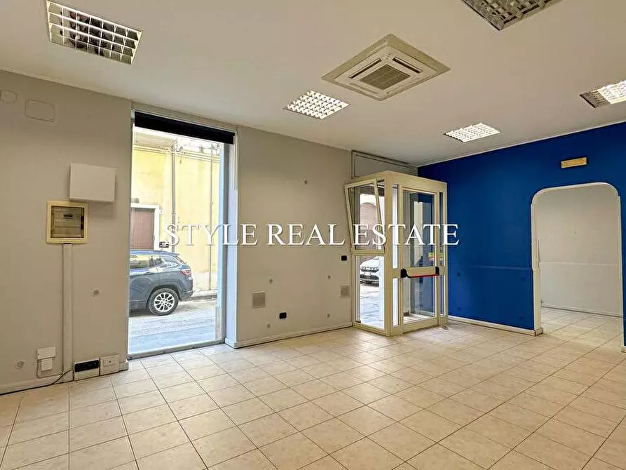 Immagine 22 di Locale commerciale in vendita  in Via Antioco 8/10/12 a Siracusa