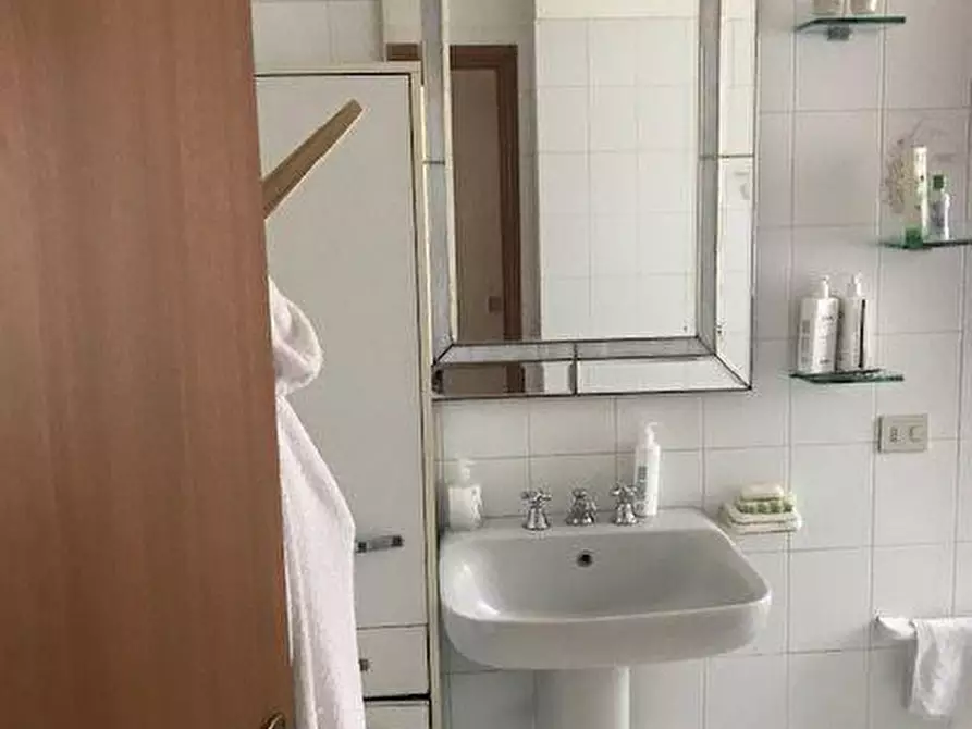 Immagine 10 di Villetta a schiera in vendita  a Forte Dei Marmi