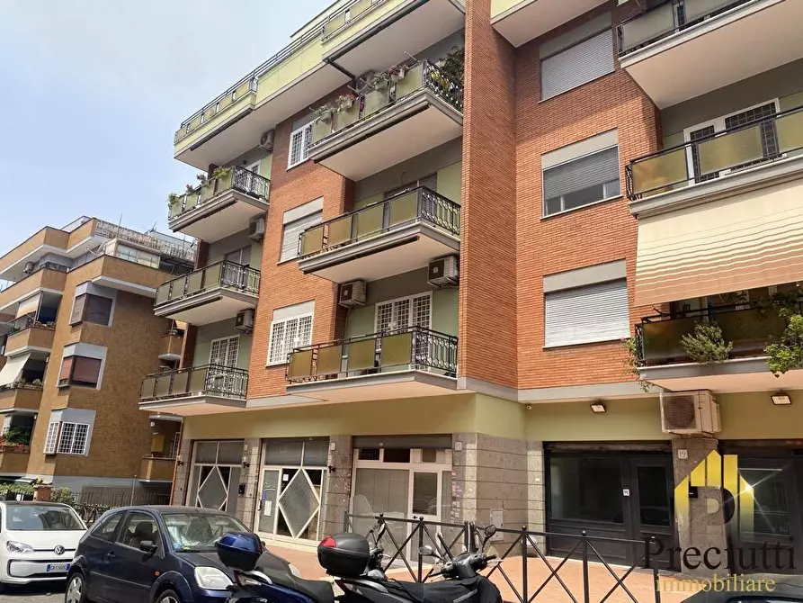 Immagine 8 di Negozio in vendita  in VIA FRANCESCO VETTORI 19 a Roma