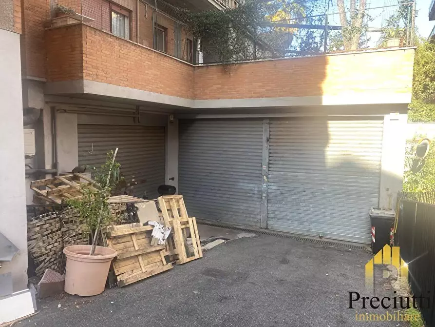 Immagine 1 di Negozio in affitto  in VIA ANTONIO SOGLIANO 74 a Roma