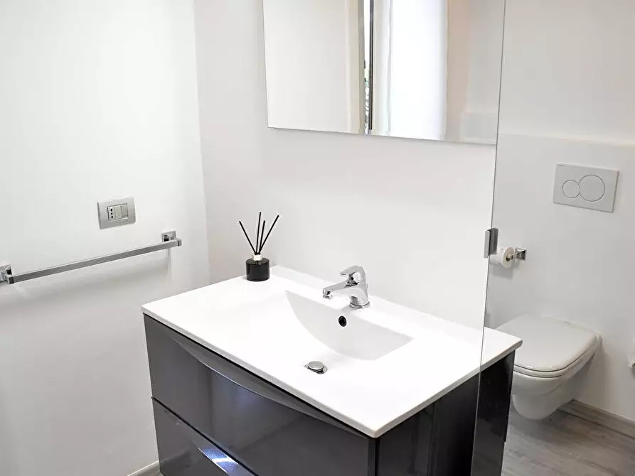 Immagine 10 di Bilocale in vendita  in Via Seminario 34b a Lecco