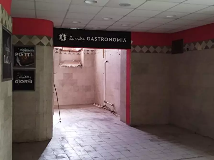 Immagine 3 di Locale commerciale in affitto  in Via Laudisio 25 a Sarno