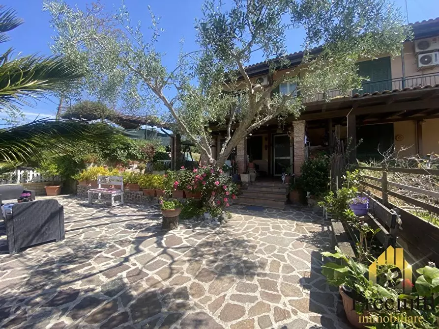 Immagine 4 di Villa in vendita  in VIA DEL CASALETTO 228 a Roma
