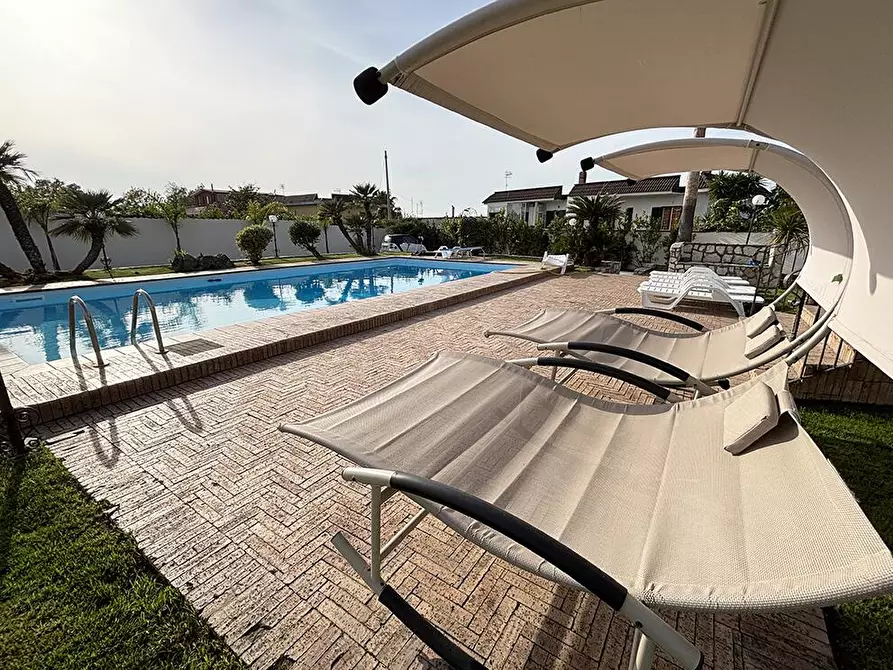 Immagine 5 di Villa in vendita  in Via Masseria Vecchia snc a Giugliano In Campania