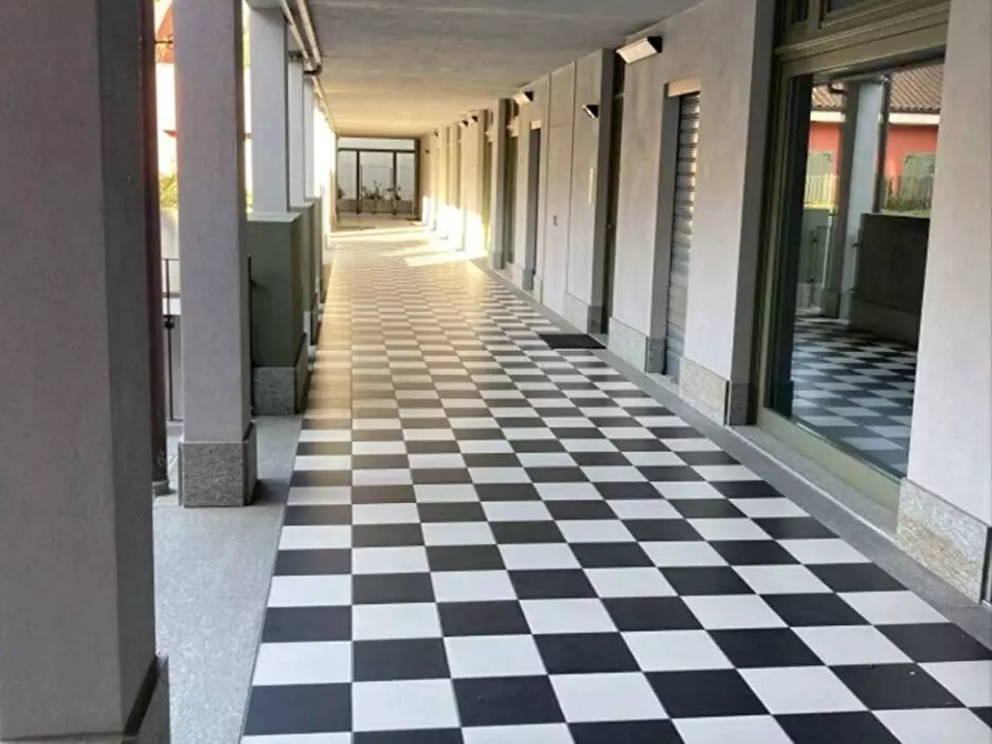 Immagine 4 di Attività commerciale in affitto  a Chieri