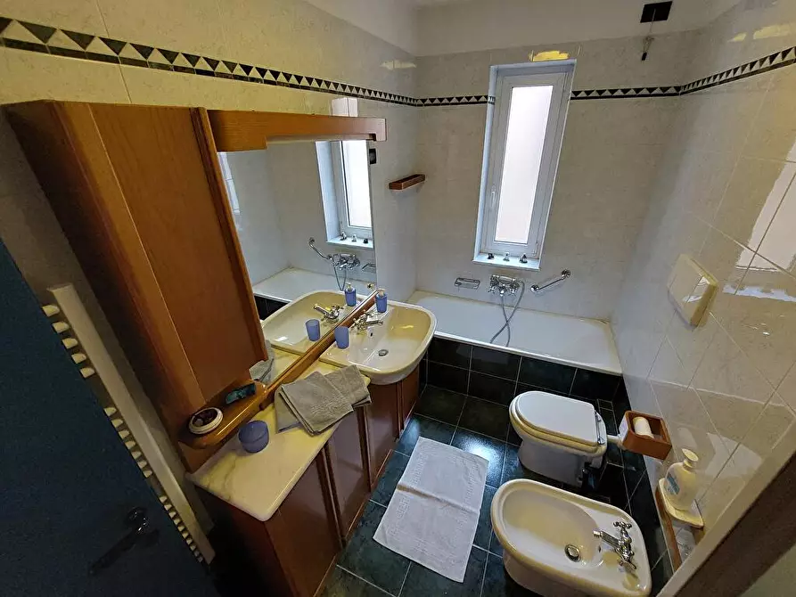 Immagine 8 di Stanza singola in affitto  a Genova