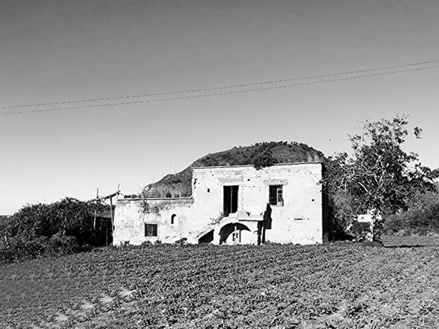 Immagine 16 di Stabile in vendita  in Via Cigliano snc a Pozzuoli