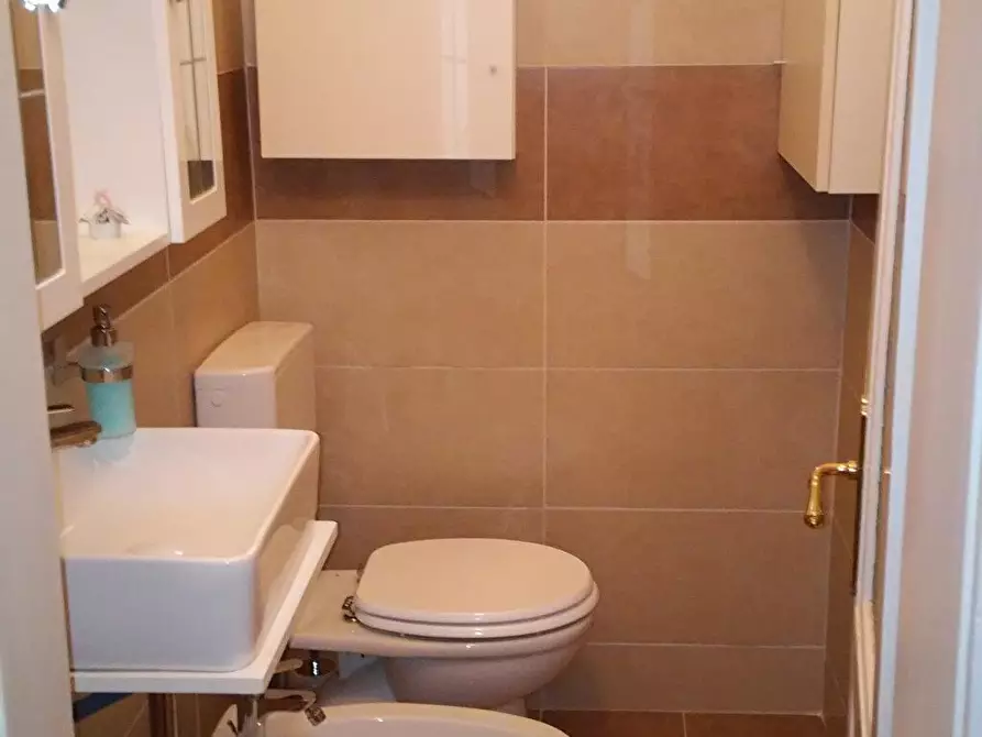 Immagine 10 di Stanza singola in affitto  in via Sette Fontane 17 a Trieste