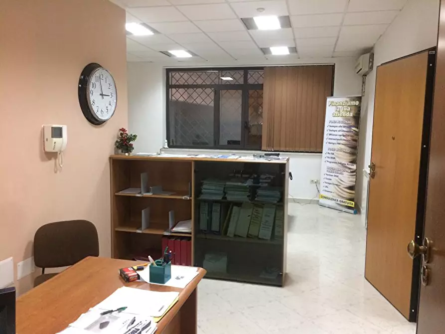 Immagine 4 di Ufficio in affitto  in Via Gabriele D'Annunzio  38 a Giugliano In Campania