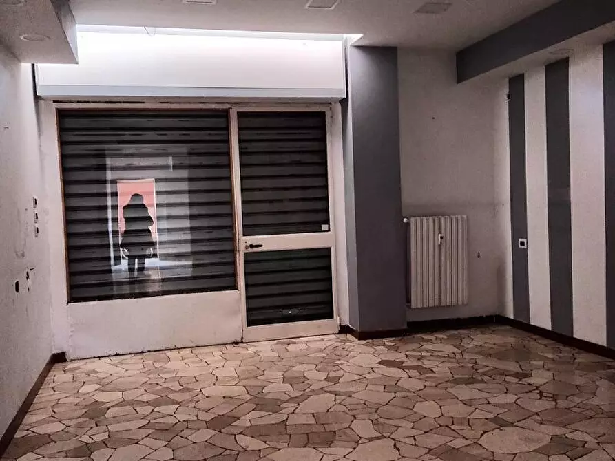 Immagine 10 di Negozio in vendita  in via Gian Rinaldo Carli 39 a Milano