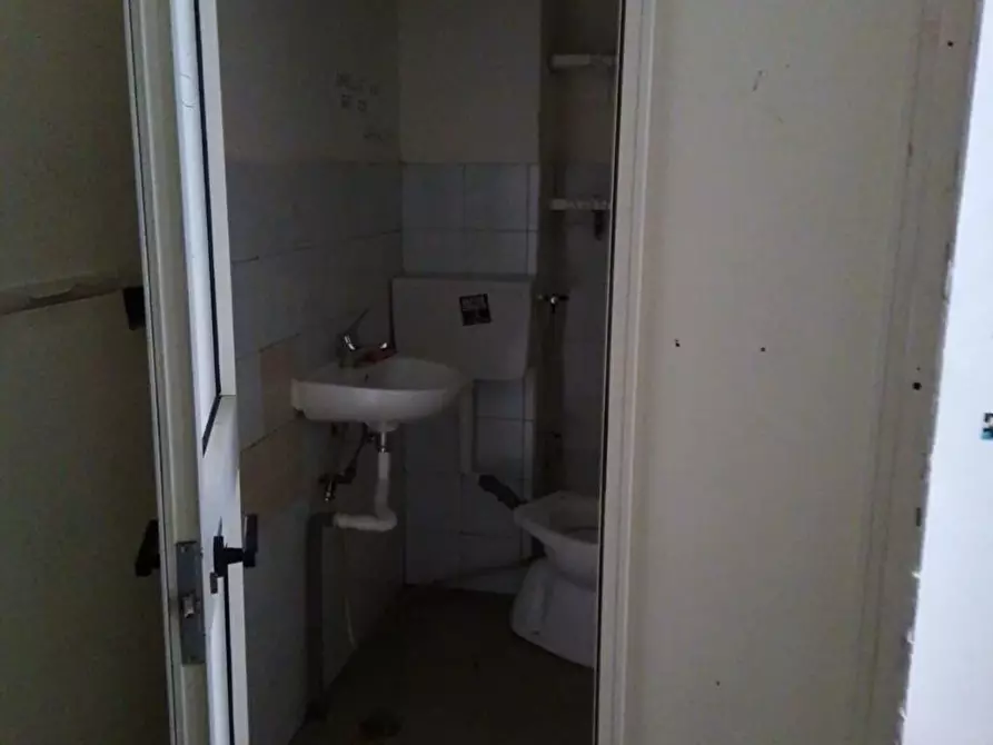 Immagine 3 di Locale commerciale in affitto  in Via Rivo Cerola 1 a Sarno