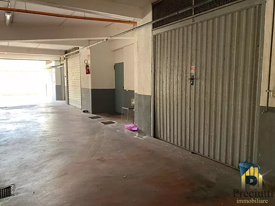 Immagine 9 di Box auto in vendita  in VIA DEL FONTANILE ARENATO 308 a Roma