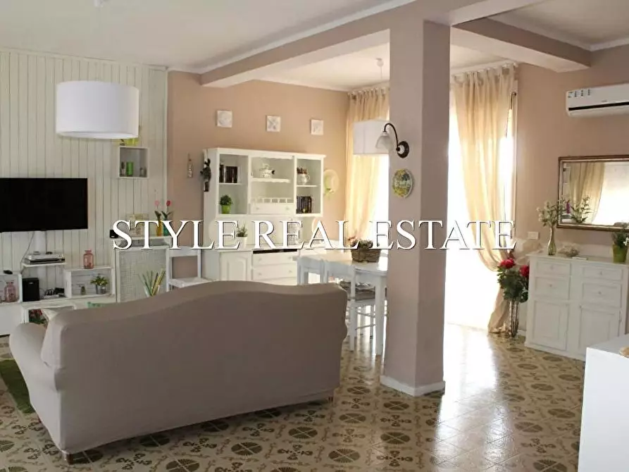 Immagine 9 di Villa in vendita  in via mar tirreno a Siracusa