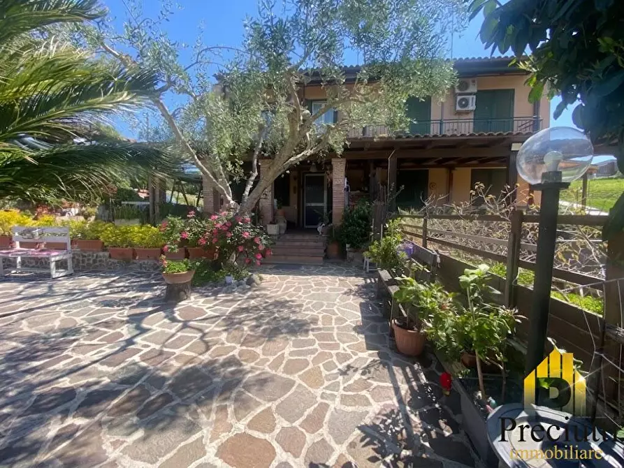 Immagine 8 di Villa in vendita  in VIA DEL CASALETTO 228 a Roma