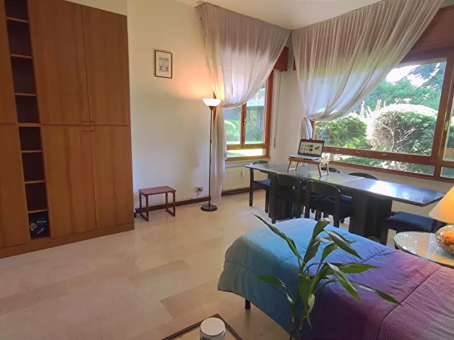 Immagine 3 di Camera in vendita  in Via Sant'Andrea 27 a Monza