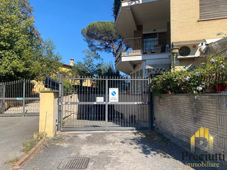 Immagine 11 di Garage in affitto  in VIA SILVESTRI 191 a Roma
