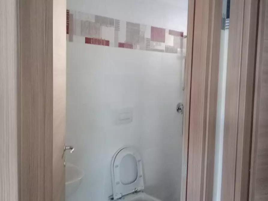 Immagine 4 di Locale commerciale in affitto  in Via Edoardo de filippo  2/A a Vasto