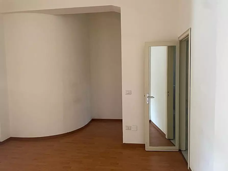 Immagine 8 di Negozio in affitto  in Via Nuova Panoramica  1020 a Messina