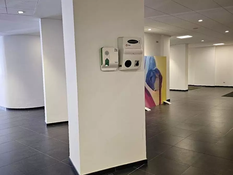 Immagine 13 di Negozio in affitto  in Via Vecchia Pentimele  a Reggio Di Calabria