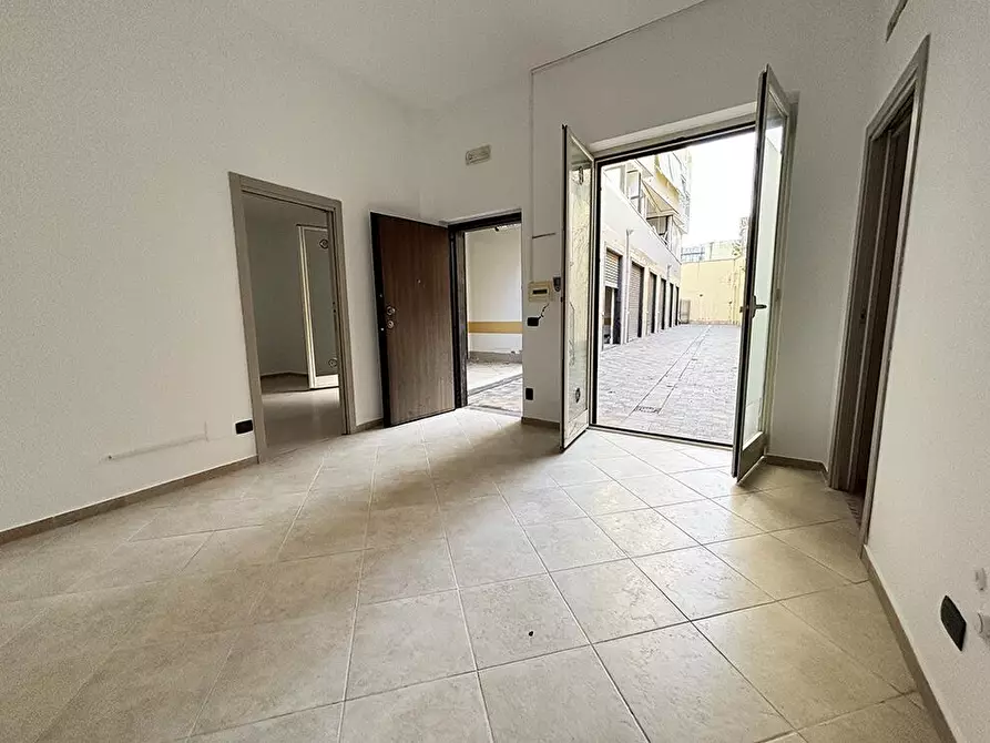 Immagine 8 di Locale commerciale in affitto  in Via Orazio Quinto Flacco 5 a Aversa