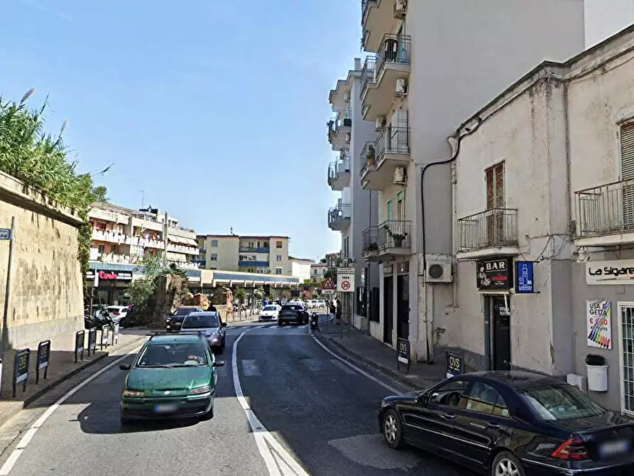 Immagine 2 di Locale commerciale in vendita  in Corso Nicola Terracciano 5 a Pozzuoli