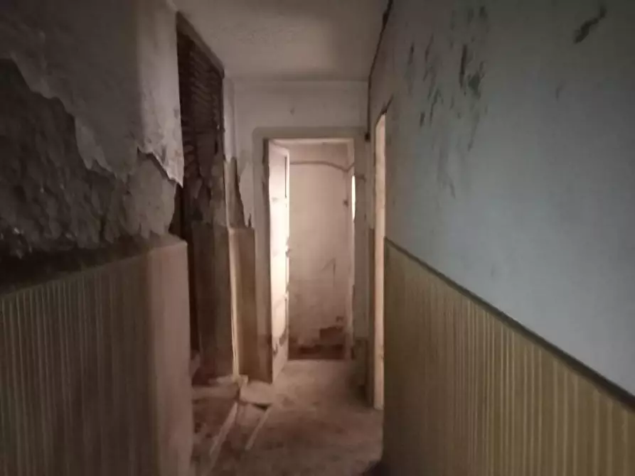 Immagine 5 di Locale commerciale in vendita  in Via Abignente 9 a Sarno