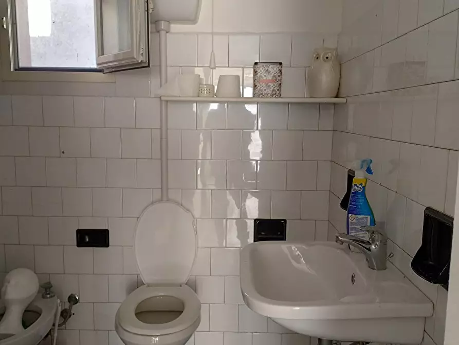 Immagine 7 di Locale commerciale in vendita  in Via Provinciale  124 a Guagnano