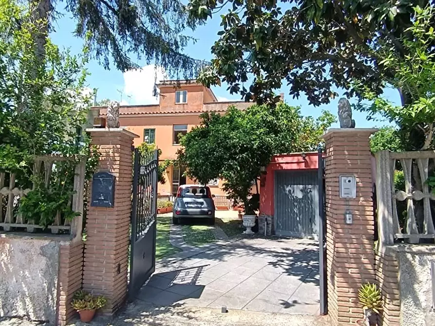 Immagine 2 di Casa semindipendente in vendita  in VIA APPIA NUOVA 1248 a Roma