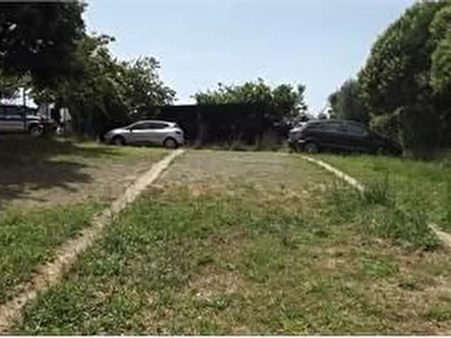 Immagine 2 di Posto auto in vendita  in VIA DEL FONTANILE ARENATO 308 a Roma