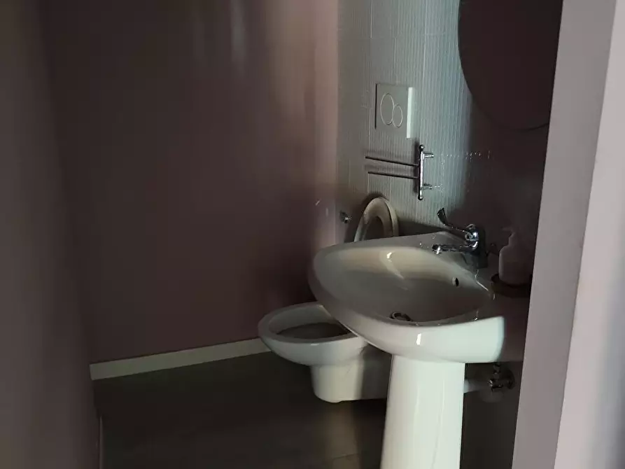 Immagine 30 di Attività commerciale in affitto  in Via Estramurale Lucatorto 30 B a Bitetto