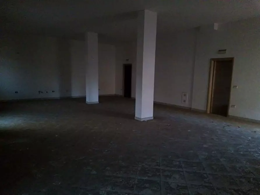 Immagine 8 di Locale commerciale in vendita  in Via Lavorate Centro 1 a Sarno