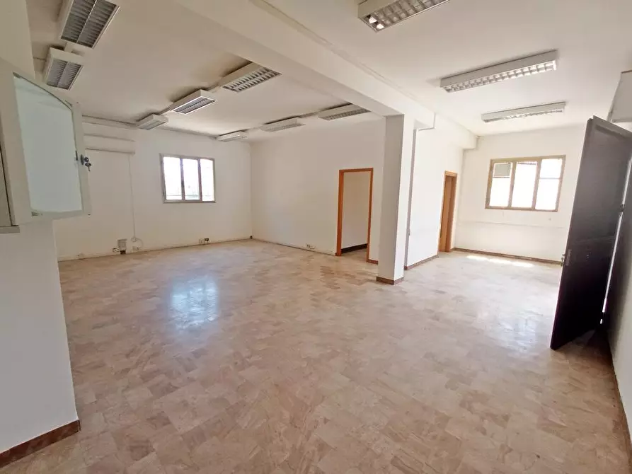 Immagine 1 di Locale commerciale in vendita  in Via bruno 5 a Sassari