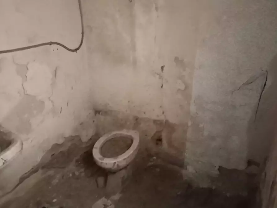 Immagine 2 di Locale commerciale in vendita  in Via Abignente 9 a Sarno