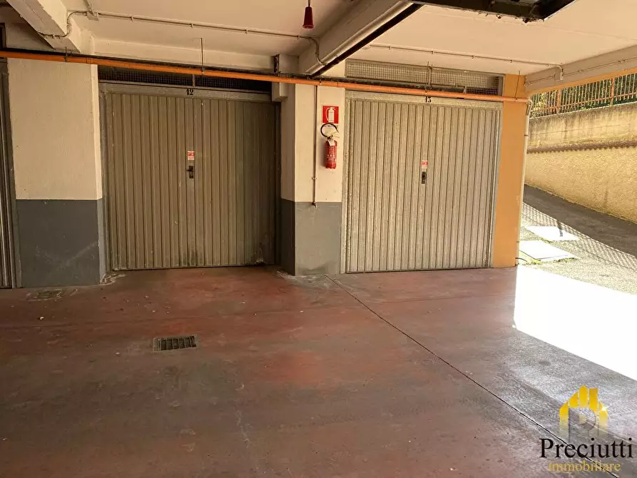 Immagine 5 di Box auto in vendita  in VIA DEL FONTANILE ARENATO 308 a Roma