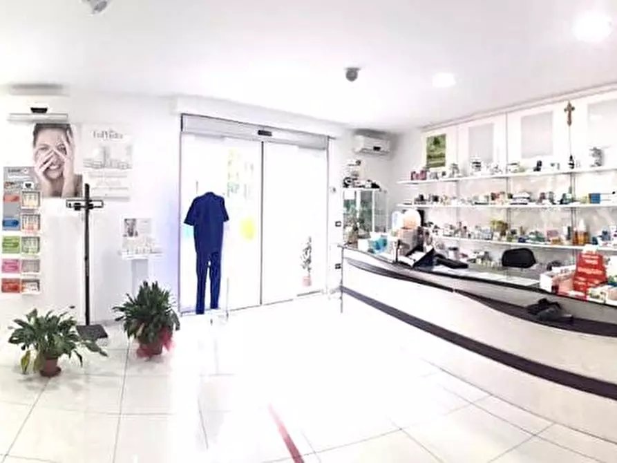 Immagine 9 di Locale commerciale in affitto  in via liborio giuffrè  16 a Palermo