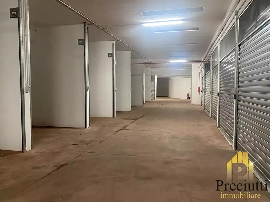Immagine 2 di Garage in vendita  in VIA AUFIDIO NAMUSA 178 a Roma
