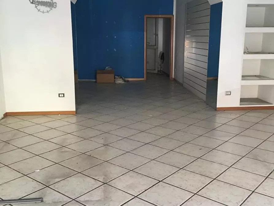 Immagine 3 di Locale commerciale in affitto  in VIALE DEL LAVORO  78 a Castrovillari