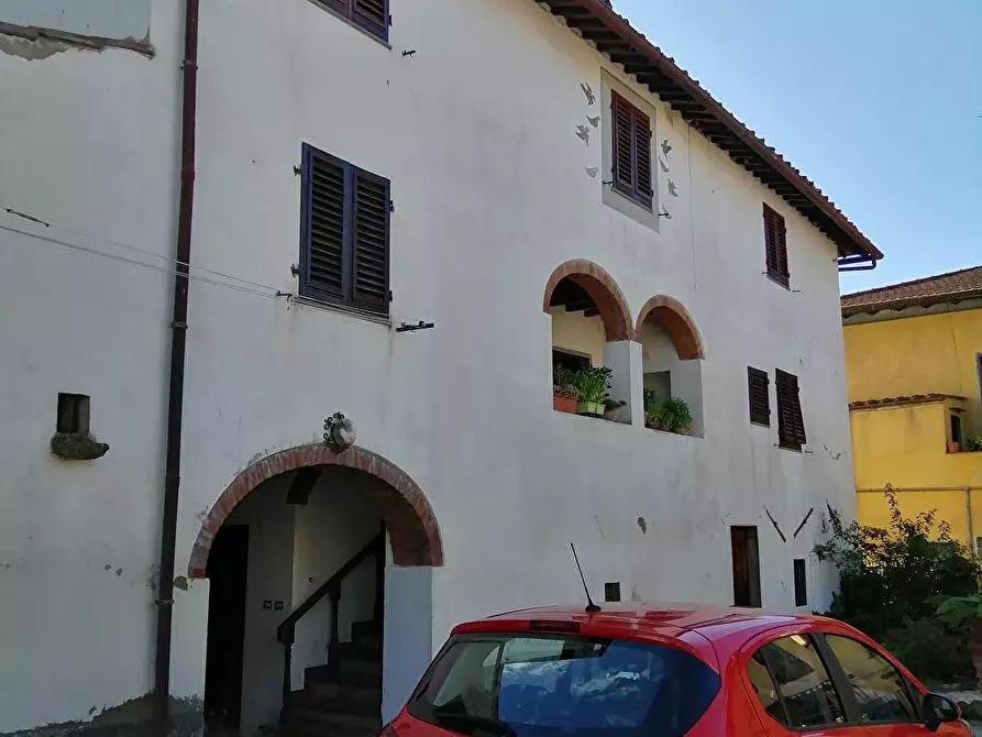 Immagine 9 di Casa colonica in vendita  a Reggello