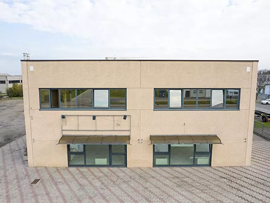 Immagine 4 di Locale commerciale in affitto  in Via Fornace  1 a Castel Guelfo Di Bologna