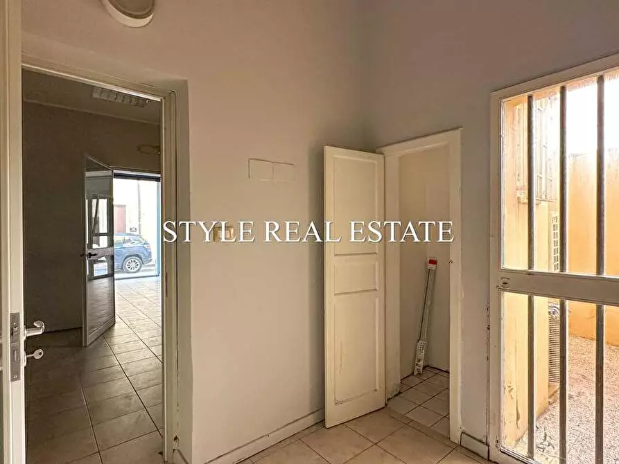 Immagine 15 di Locale commerciale in vendita  in Via Antioco 8/10/12 a Siracusa